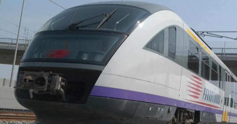 Αναστάτωση στον προαστιακό: Καλώδιο έπιασε φωτιά στο πρώτο βαγόνι και εκκενώθηκε