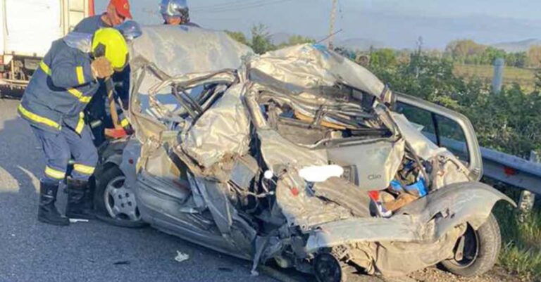 Τραγωδία: Φρικτό τροχαίο με νεκρούς ένα νεαρό ζευγάρι – Ήταν μέσα και το παιδάκι τους