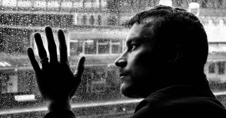 Πήρα γυναίκα χωρίς λεφτά και με άφησε για τον αδερφό μου. Τα παιδιά μας από θείο τον φωνάζουν μπαμπά!