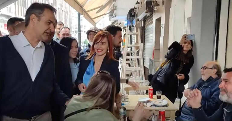 Κυριάκος Μητσοτάκης στη Θεσσαλονίκη: Έκανε πλάκα σε πελάτες ψητοπωλείου – «Από Μεγάλη Παρασκευή νηστεία;»