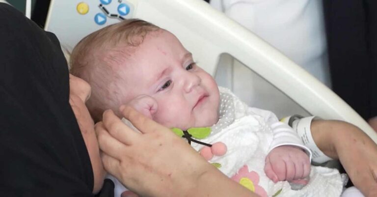 Τουρκία: Ξαναέσμιξε με τη μητέρα του το βρέφος που άντεξε 128 ώρες στα ερείπια