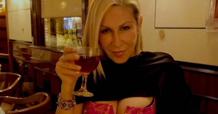 Έφη Σαρρή: «Αν θέλετε να μείνετε νέες μην κάνετε σeξ»