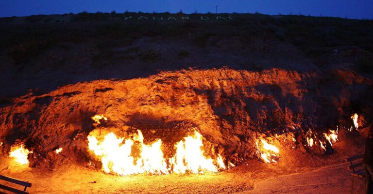 Η φωτιά που καίει 4.000 χρόνια – Δεν τη σβήνει ούτε η βροχή