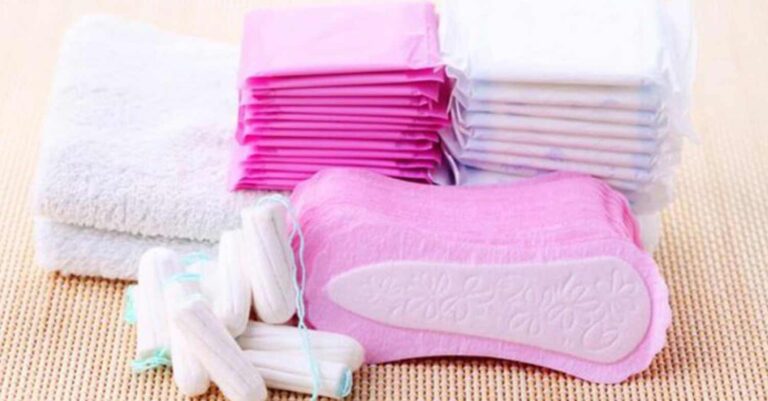 Δωρεάν διανομή προϊόντων περιόδου σε σχολεία Αθήνας και Θεσσαλονίκης