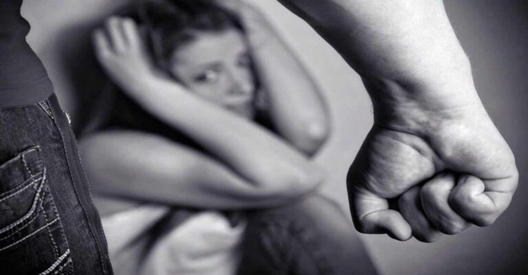 Γυναικεία κακοποίηση: Έχει γεμίσει ο κόσμος ψευτόμαγκες που το παίζουν ιστορία. Θα πάρεις μέρος σε μία τέτοια φαρσοκωμωδία;