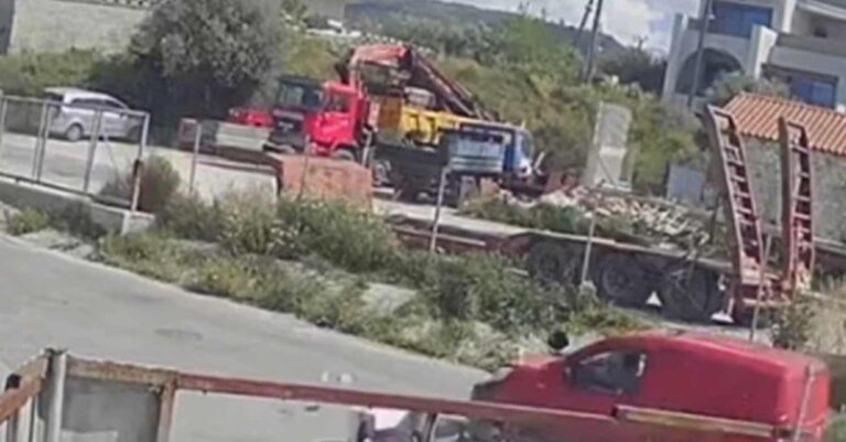 Σοκαριστικό βίντεο: Καρέ – καρέ το τροχαίο με τον ντελιβερά στα Χανιά – Το φορτηγάκι τον χτυπάει και εξαφανίζεται