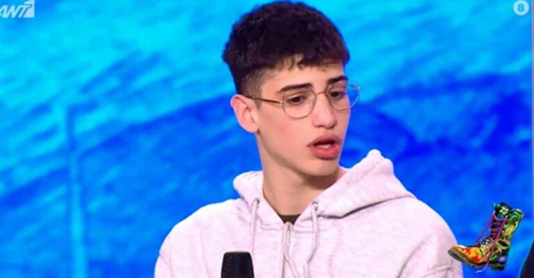 Ξεσπά ο «ήρωας» των Τεμπών: «Είμαστε νευριασμένοι με τους επιβάτες που μπήκαν στον κινούμενο δολοφόνο»