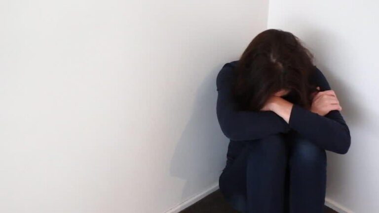 Αληθινή ιστορία: «Ο γιατρός την κοιτά και της λέει «Τι ήρθες τώρα σε μένα; Πώς το άφησες να γίνει έτσι; Πού ζεις; Στον περασμένο αιώνα