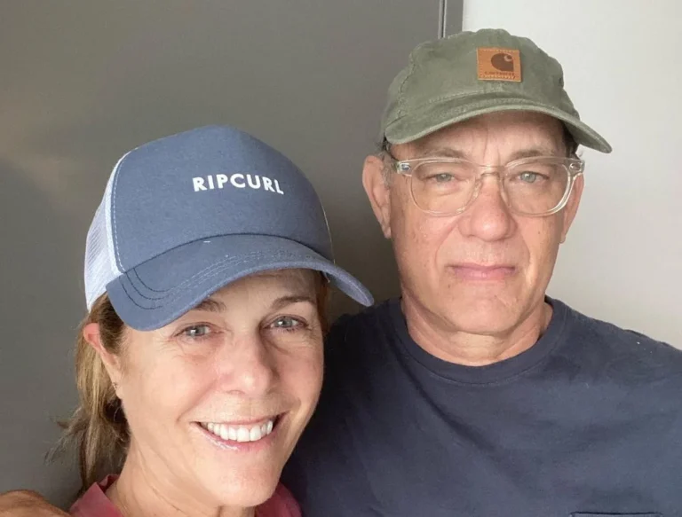 Ρίτα Γουίλσον και Τομ Χανκς έκαναν ανάσταση σε ορθόδοξη εκκλησία και ευχήθηκαν στα ελληνικά