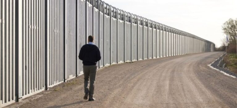 Τουρίστες έρχονται στην Ελλάδα για να δουν τον Φράχτη του Έβρου