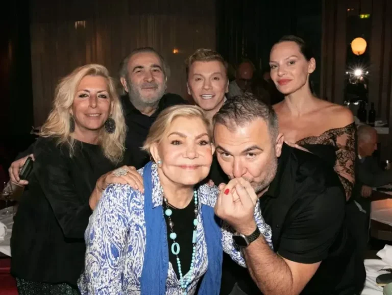 Μαρινέλλα: Φωτογραφίες από το πάρτι-έκπληξη για τα γενέθλιά της με Ρέμο, Λαζόπουλο και Ζαχαράτο