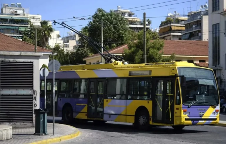 Πρωτοφανές περιστατικό στη Δραπετσώνα: Oδηγός τρόλεϊ οπλοφορούσε την ώρα που εκτελούσε δρομολόγιο – Συνελήφθη ο άνδρας