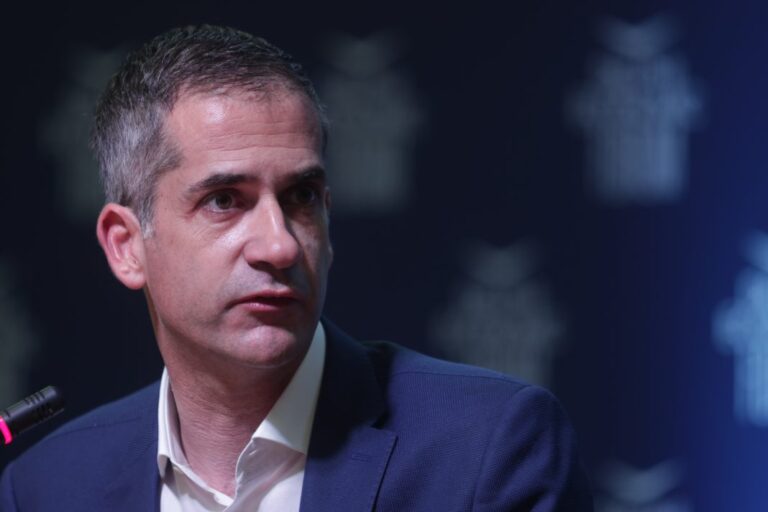 Οι εκδόσεις Κάκτος τρολάρουν τον Μπακογιάννη για την Πολιτεία του Πλάτωνα