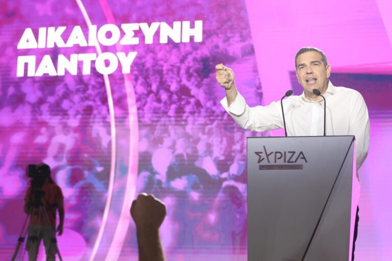 Αλέξης Τσίπρας: Η στιγμή που «έσπασε» στο Σύνταγμα όταν μίλησε για την αξιοπρέπεια των Ελλήνω