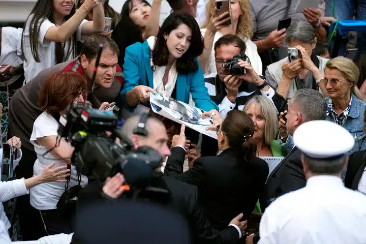 Φεστιβάλ Καννών: Επτά λεπτά χειροκρότημα στην πρεμιέρα της ταινίας με τον Τζόνι Ντεπ 2 64648e5d2300005f008b023d