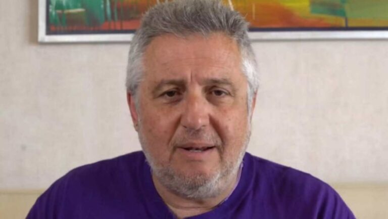 Στάθης Παναγιωτόπουλος: Σε δύσκολη οικονομική κατάσταση – Πουλάει δίσκους για να τα βγάλει πέρα