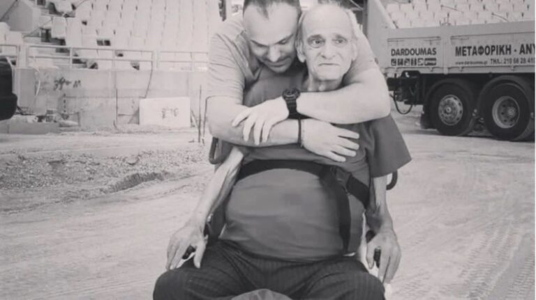 Συγκλονίζει φίλαθλος της ΑΕΚ: «Πατέρα είμαστε πρωταθλητές, μου λείπεις!»