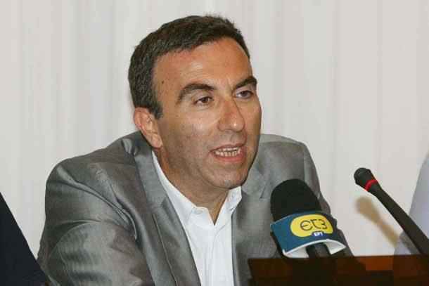 efyge molis sta 62 toy chronia o gnostos dimosiografos christos matis itan pateras trion koritsion 1 610x407 1