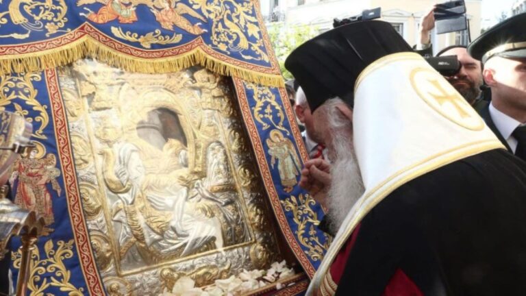 Εικόνα Παναγιάς «Άξιον Εστί»: Η ιστορία της και οι 7 μόλις φορές που βγήκε από το Άγιο Όρος