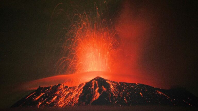 Εξερράγη η Αίτνα: Aνεστάλησαν πτήσεις στην Ιταλία – Η περιοχή έχει γεμίσει με τέφρα