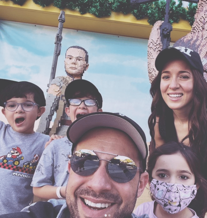 kalomoira saranti to terastio spiti stin ameriki kai oi panemorfes fotografies me ton syzygo kai ta paidia tis 5