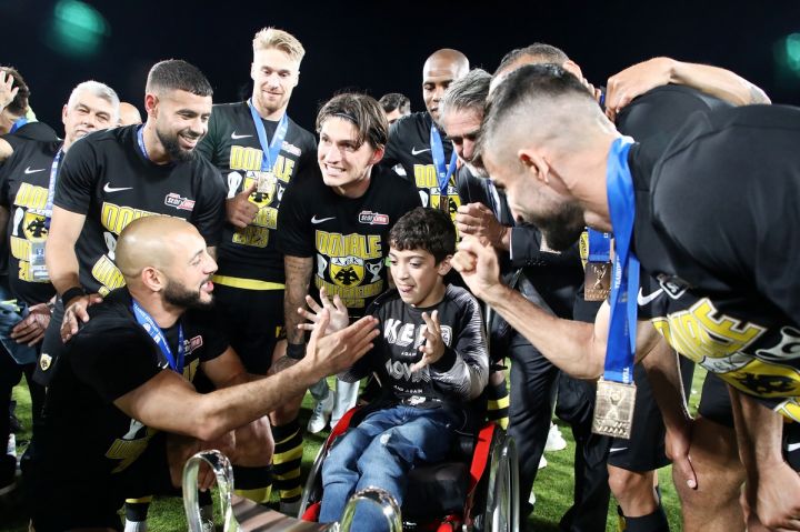 kanei ton gyro toy diadiktyoy i fotografia apo ton teliko kypelloy poy deichnei oti yparchei elpida gia to elliniko podosfairo 3 720x479 1