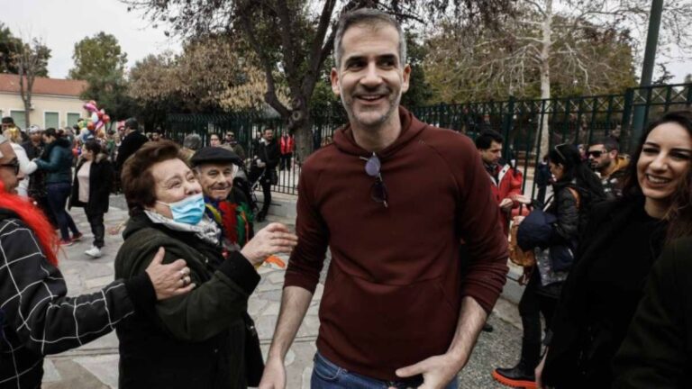 Επική γκάφα από Κώστα Μπακογιάννη: Πάρτι στο Twitter με το σχόλιο του για την «Πολιτεία» του Πλάτωνα – «Σειρά έχει η χαμένη Ατλαντίδα, ούτε Lego δεν του δίνεις…»