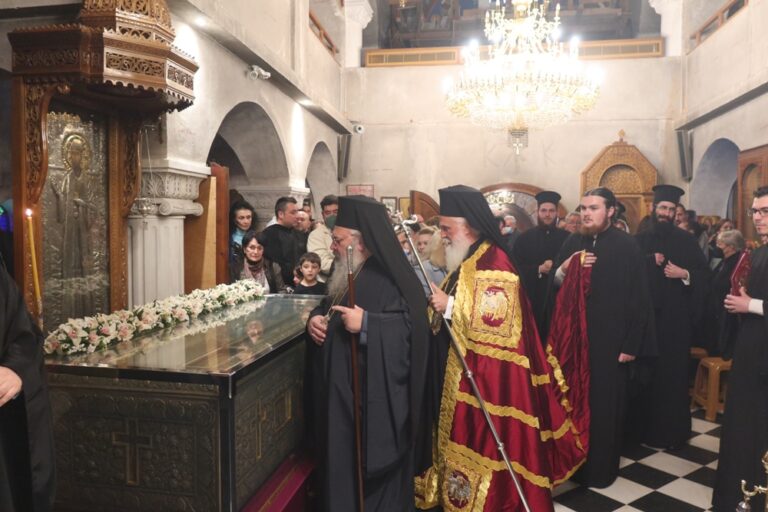 Λαοθάλασσα πιστών κατακλύζει την Ιερά Μονή του Αγίου Εφραίμ στη Νέα Μάκρη