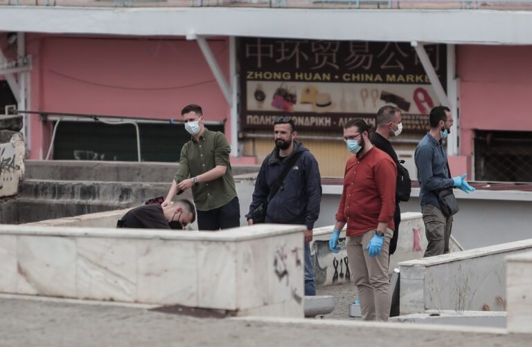 Έγκλημα στη Βαρβάκειο: Πέντε μαχαιριές στο λαιμό της νεκρής γυναίκας – Την εντόπισε τοξικοεξαρτημένος