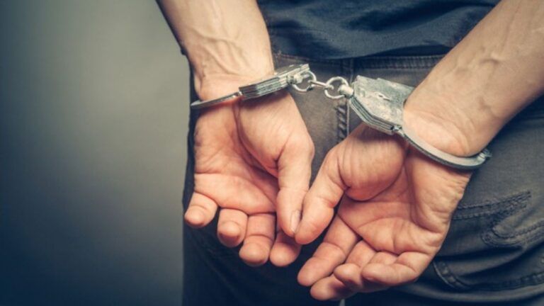 Όταν γνώρισα τον δεύτερο σύζυγό μου βγήκε να φέρει καφέδες και του έκανα μήνυση – Η ιστορία της Ελένης