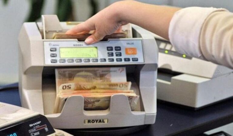 Πέθανε η μαμά μου και έκανα αποποίηση κληρονομιάς αλλά η τράπεζα ζητάει να πληρώσω το δάνειό της. Τί να κάνω;