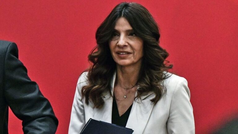 «Πυρά» εναντίον της Πόπης Τσαπανίδου – «Η αλαζονεία είναι δική της»