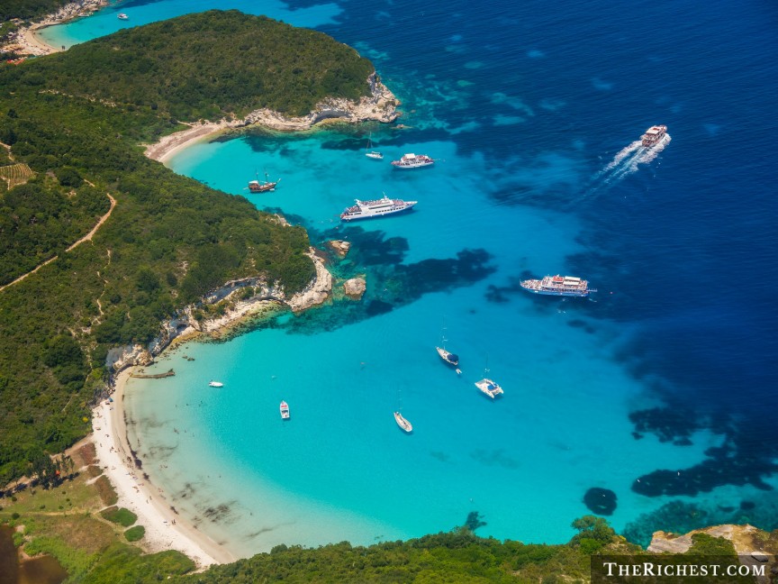 shutterstock_Voutoumi-Beach