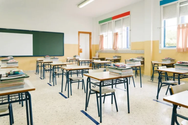 Χαμός στα σχολεία με τις ενδοσχολικές εξετάσεις – Έπεσε πανελλαδικά η Τράπεζα Θεμάτων