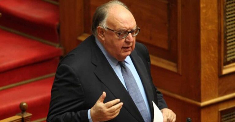 Θεόδωρος Πάγκαλος: «Του χρωστάω μεγάλη ευγνωμοσύνη! Το μυαλό, η ευφυΐα του, η μόρφωσή του» – Με τρεμάμενη φωνή μιλά η επί 18 χρόνια πιο στενή του συνεργάτιδα για τον θάνατό του