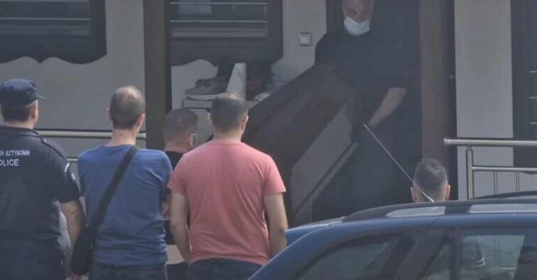 Χαλκιδική: Την σκότωσε μέσα στο παιδικό δωμάτιο – Ο γιος τους περιφερόταν στο σπίτι που ήταν γεμάτο αίμαtα
