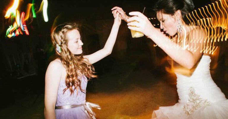 Στη μητριά της κόρης μου: Σ’ ευχαριστώ που αγαπάς το παιδί μου. Εύχομαι η ώρα η καλή!