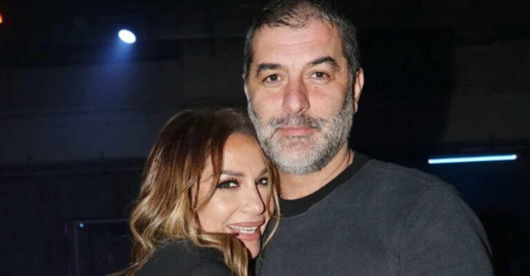 Δέσποινα Βανδή: Φωτογραφίζει τον Βασίλη Μπισμπίκη στην θάλασσα