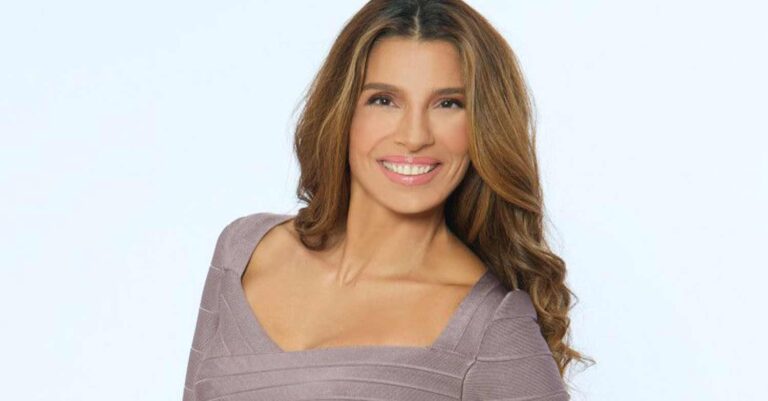 Πόπη Τσαπανίδου: «Εδώ είμαι, συνεχίζω να δουλεύω» απαντά για τα περί παραίτησής της