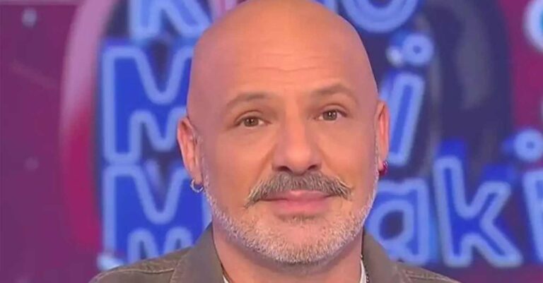 Δύσκολες ώρες για τον Νίκο Μουτσινά – Έκανε εισαγωγή στο νοσοκομείο