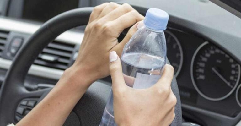 ΚΟΚ: Τι πρόστιμο πληρώνεις εάν πίνεις νερό ενώ οδηγείς