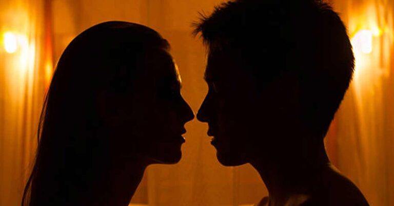 Μου είπε ότι ερωτεύτηκε άλλη και θέλει διαζύγιο. Του είπα ότι έχω κι εγώ άλλον και τώρα κάνει σαν τρελλός!