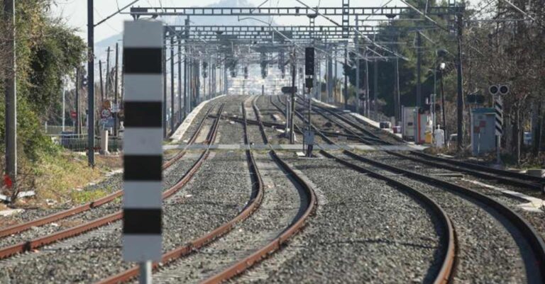 Καταγγελία: Μηχανοδηγός αρνήθηκε να ξεκινήσει – Ακυρώθηκε το δρομολόγιο με αφύλαχτες διαβάσεις