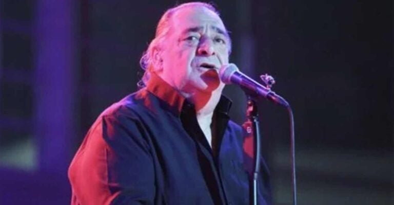 Βασίλης Καρράς: Ευδιάθετος και αδυνατισμένος μετά την περιπέτεια της υγείας του – Η νέα φωτογραφία του