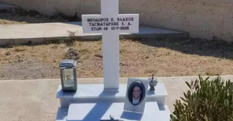 «Μάχη» για τον σταυρό στον τάφο του πιλότου που σκοτώθηκε σε πυρόσβεση στη Σάμο το καλοκαίρι του 2022 – Η επιστολή της μητέρας