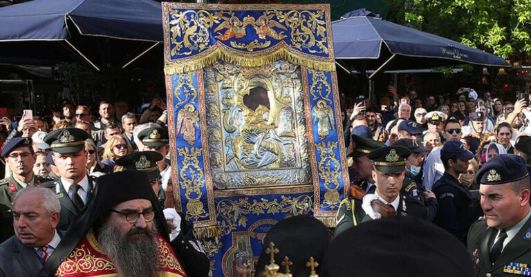 Μητρόπολη: Λαϊκό προσκύνημα στην εικόνα της Παναγίας Άξιον Εστί