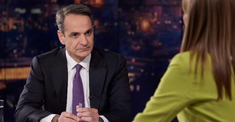 Μητσοτάκης: Δεσμεύτηκε για αύξηση μισθών, μείωση φόρων και χρήματα σε συνταξιούχους