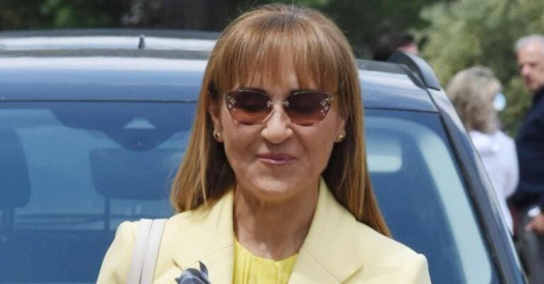 Φόρεσε καναρίνι και την κοίταγαν όλοι: H Μάρα Ζαχαρέα εντυπωσίασε με την κομψή εμφάνιση της