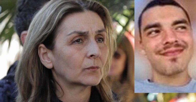 «Μόνο το δικό μου παιδί δεν θα πάρει το πτυχίο του»:  Ξέσπασε η μητέρα του Άλκη Καμπανού