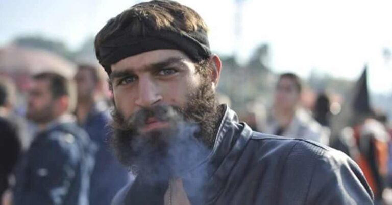 8 χρόνια μετά: Παντρεμένος και αγνώριστος ο «σέξι αγρότης» Στάθης Στιβακτάκης που έγινε viral το 2015